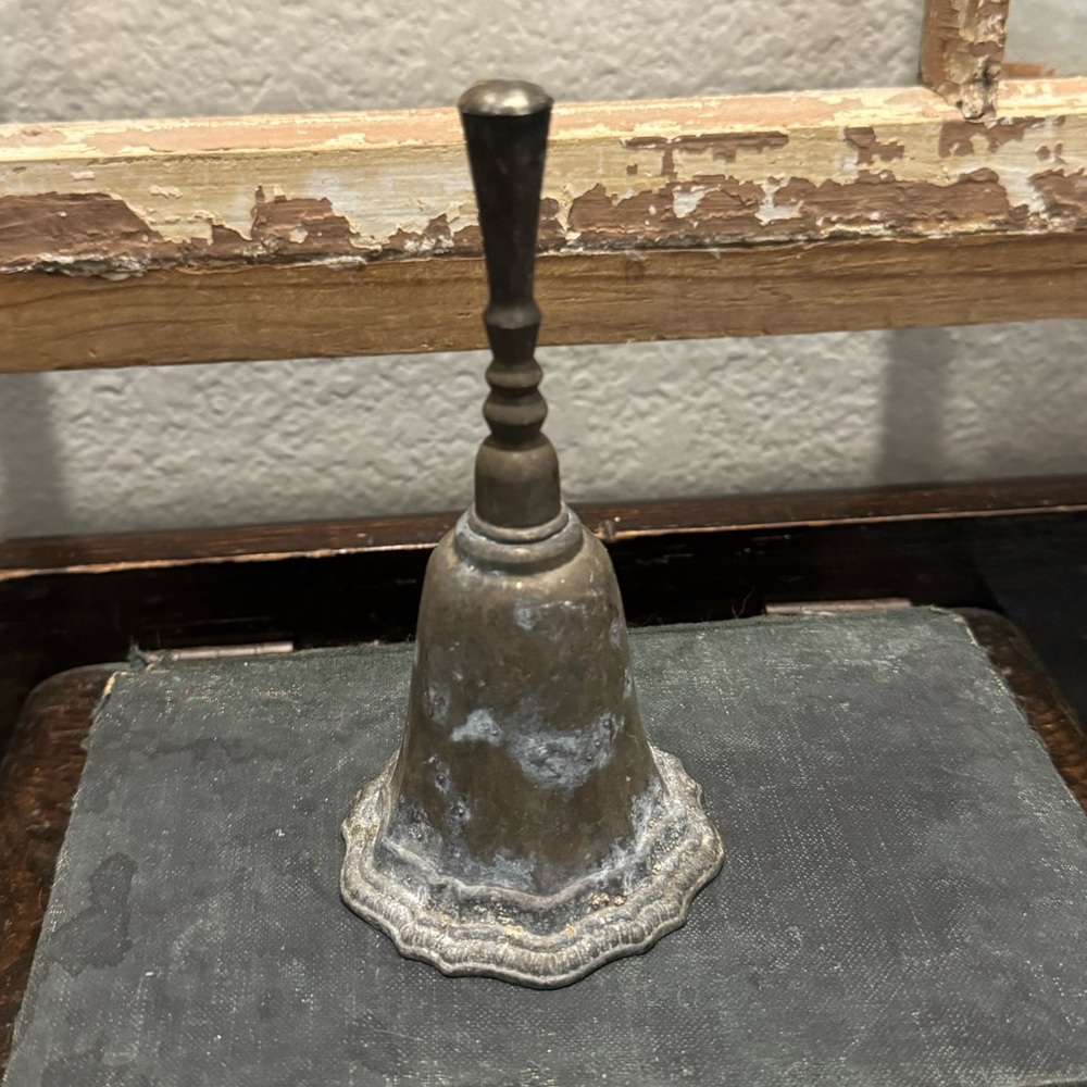 Vintage Antique AMC Avon Silver Plated Desk Dinner Hand bell